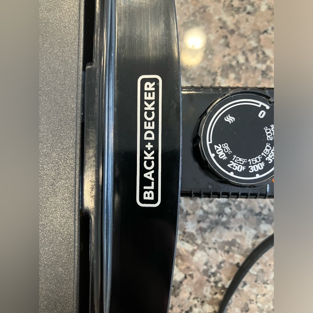 Black & Decker Griddle (200-400° F) Approx. 18 x 8.5 “ Cooking Space, EUC - Picture 2 of 9